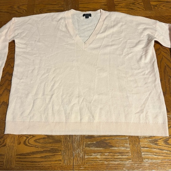 J. Crew V-Neck Boyfriend Sweater Cashmere in Light Pink Sz M Relaxed Fit - Picture 2 of 12